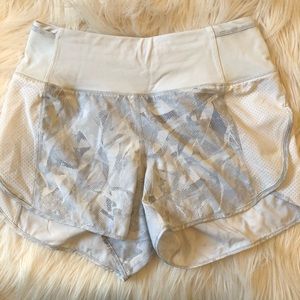 Women’s Lululemon Shorts Gray/White Size 4
